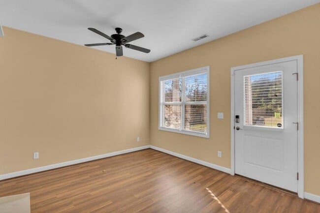 Building Photo - 69 Thornbury Dr
