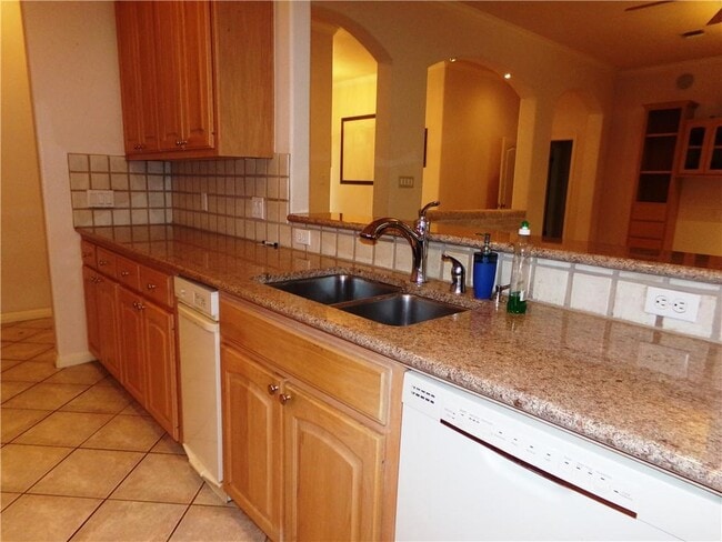 Building Photo - 100 Pine Point Cove