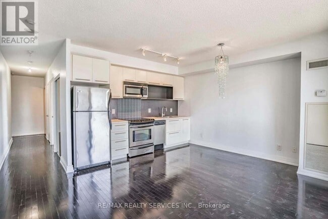 Building Photo - 25 Carlton St.