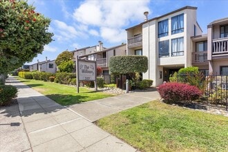 Building Photo - 2101 Shoreline