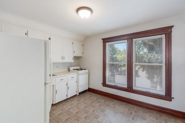 Building Photo - 96 Ahrens St