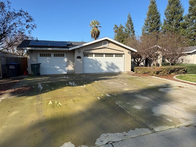 Foto del edificio - Green Acres Home Available Now!