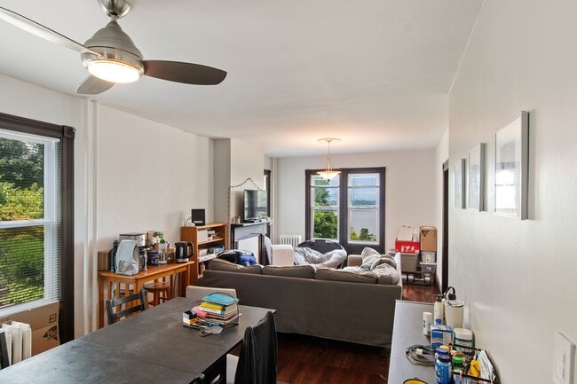 Dining area and living room - 3 Independence Pl