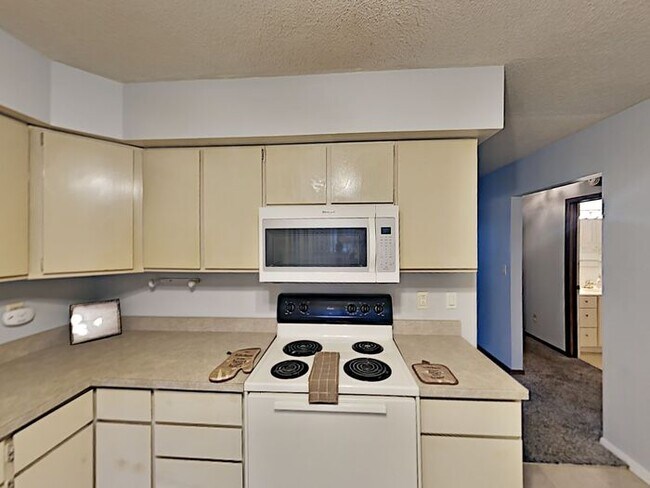 Building Photo - Try this one on for size!