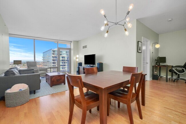 Building Photo - 100 E 14th St