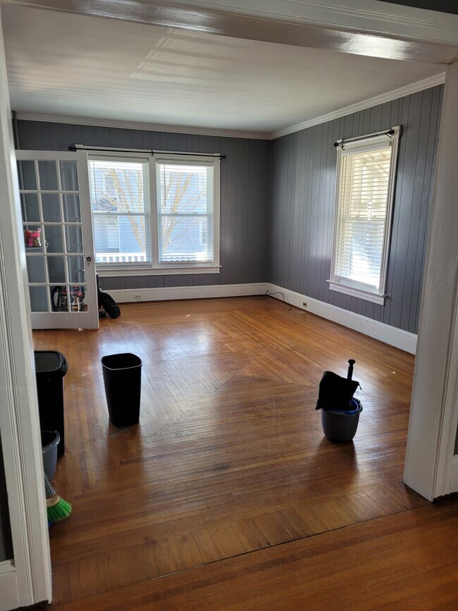Foto del edificio - 325 E 3rd St