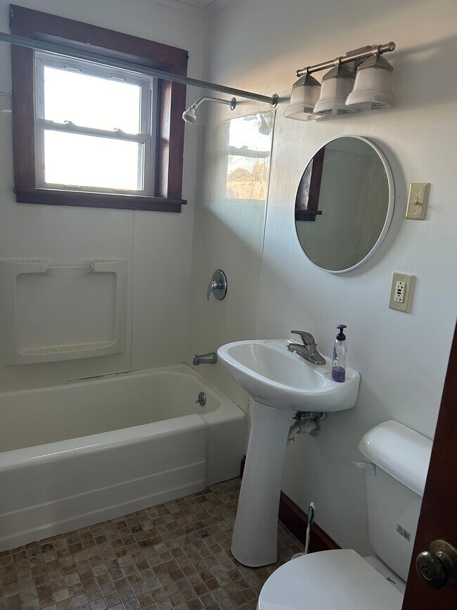 Bathroom - 918 E 7th St