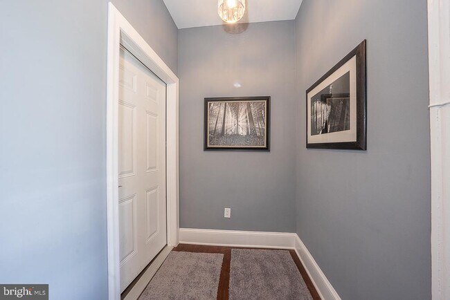 Foto del edificio - 7350 Ridge Ave