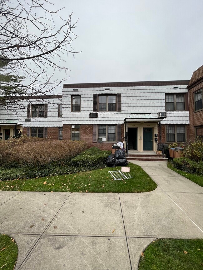 ENTRANCE - 7035 Park Dr E