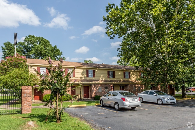 Foto del edificio - Whisperwood Townhomes