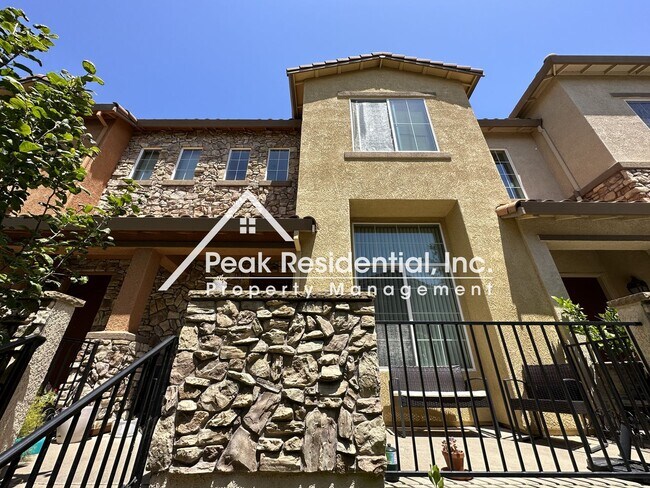 Foto del edificio - Wonderful South Natomas 2bd/2.5ba Condo wi...