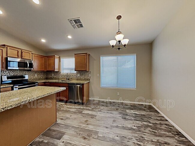 Foto del edificio - 41776 W Sunland Dr