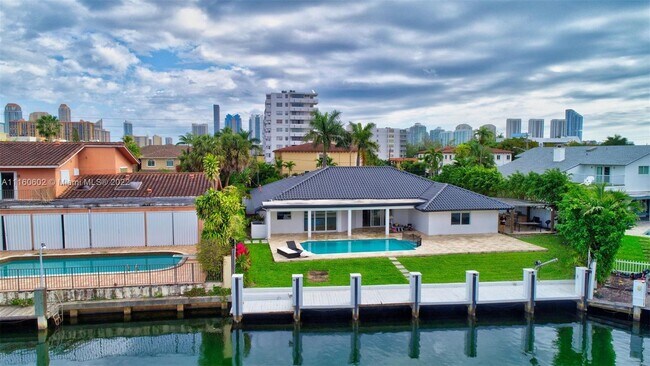 Foto del edificio - 16650 NE 35th Ave