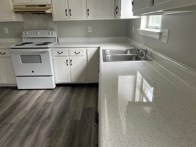 Foto del edificio - 3 bedroom, 1.5 bath Townhome