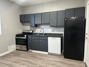 Building Photo - 52 N Parkside Ave