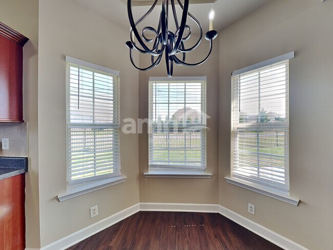 Foto del edificio - 3021 Community Cir