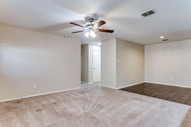 Building Photo - Beautifully Updated Duplex in Crowley! MOVE-IN SPECIAL!!!