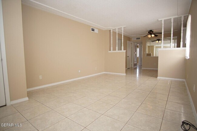 Foto del edificio - 10553 Kinross Ave
