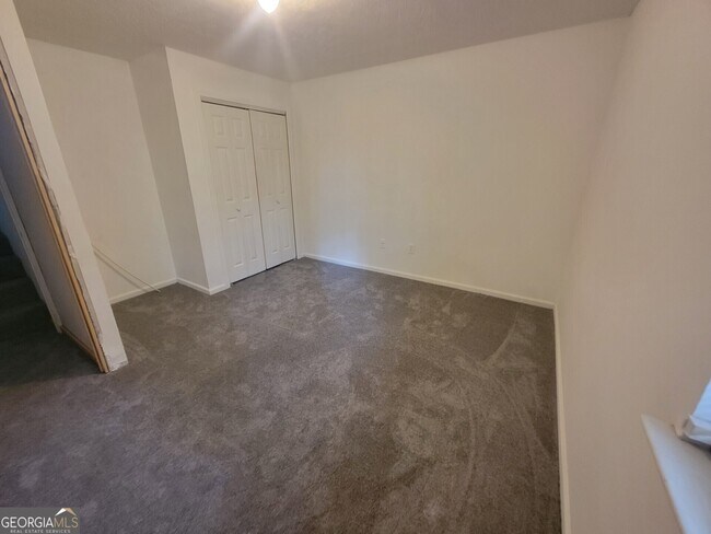 Building Photo - 5610 Emerald Glen