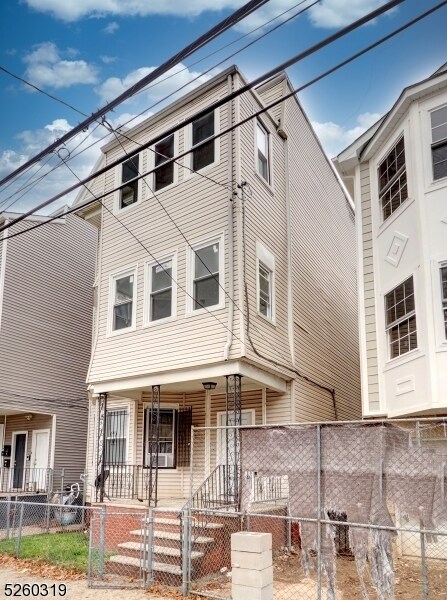 Primary Photo - 325 S 19th St