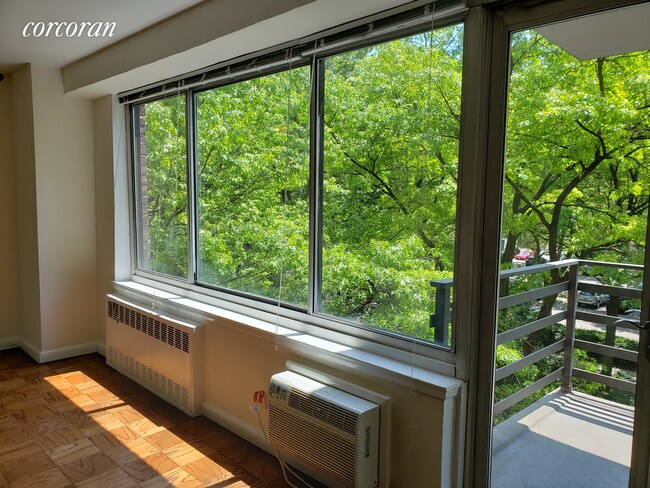 Building Photo - 400 Central Park West