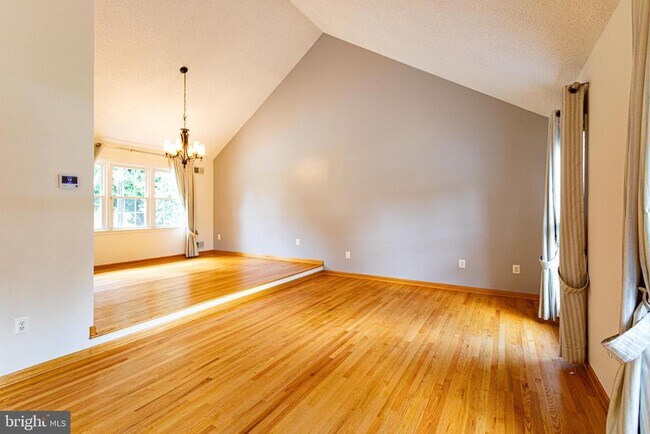 Foto del edificio - 14912 Emory Ln