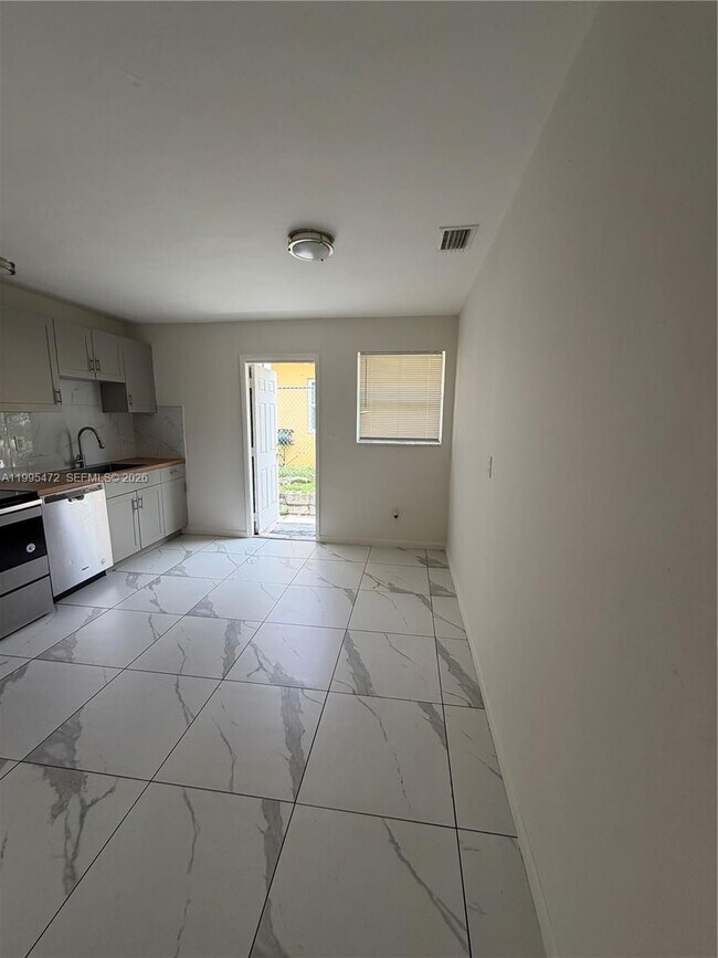 Foto del edificio - 2851 NW 15th Ct