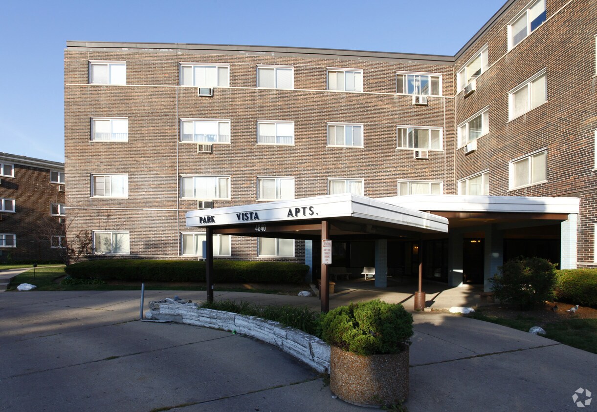 Building Photo - 4840 N Linder Ave