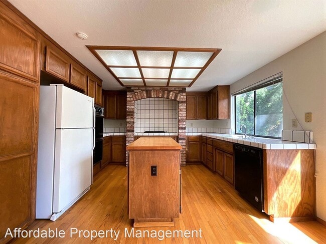 Building Photo - 4 br, 3 bath House - 44125 Glendora Drive