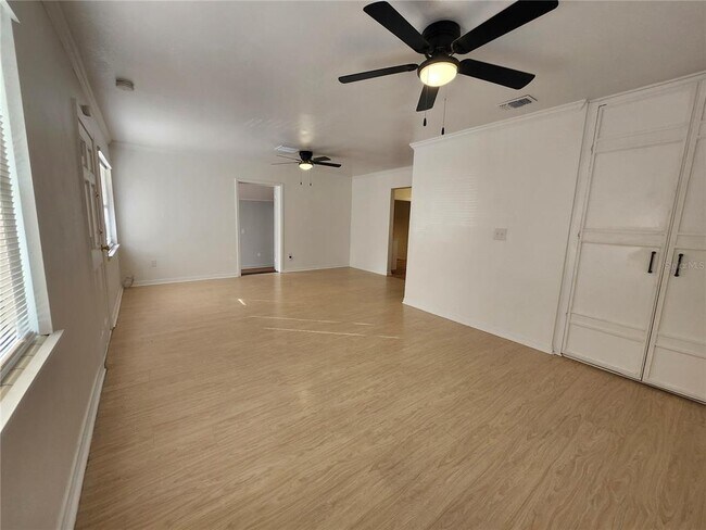 Foto del edificio - 1508 E Fern Rd