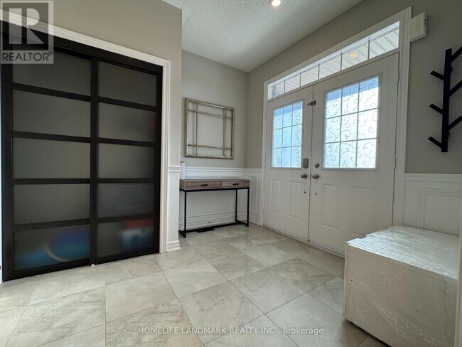 Photo du bâtiment - 13 Woodway Ln