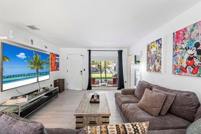 Foto del edificio - 840 S Shore Dr