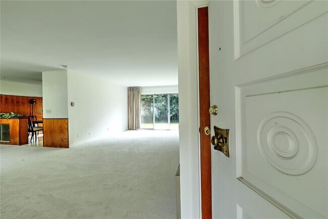 Building Photo - 5 Appian Way