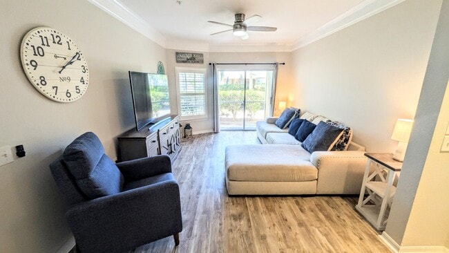 Building Photo - 6-12 month TURNKEY FURNISHED GOUNG FLOOR 2/2 CONDO