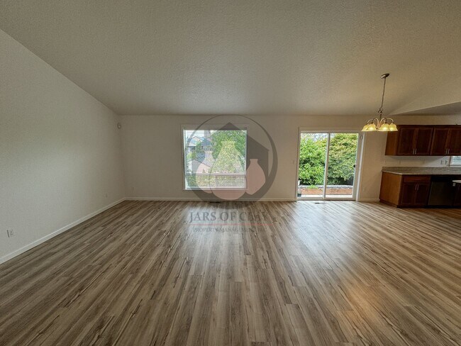 Building Photo - Single Level House Ready for move in!