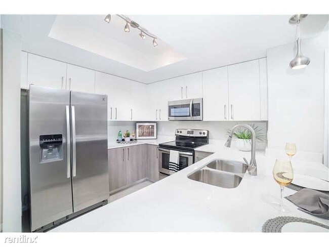 Building Photo - 950 SW 57th Ave