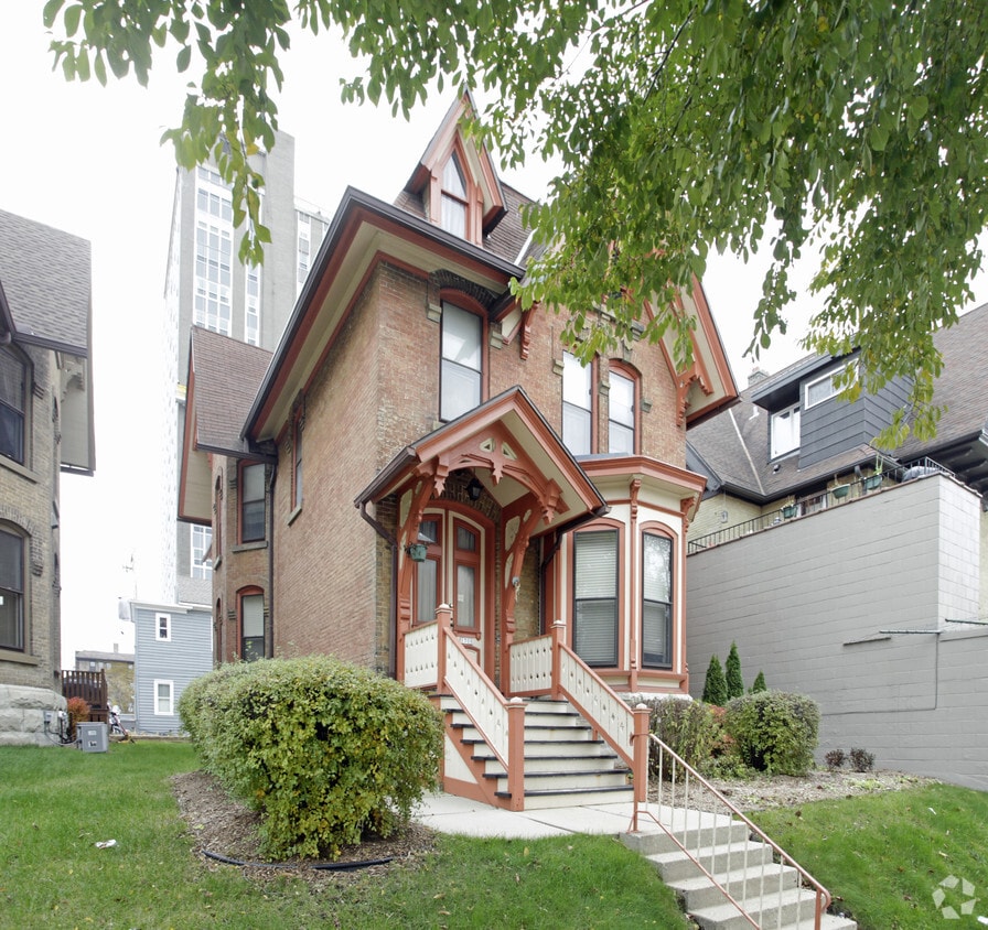 Building Photo - 1708 N Farwell Ave