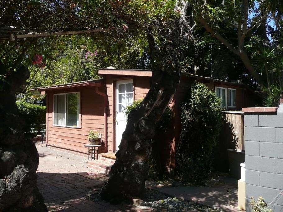 Foto principal - 6161 Longridge Ave