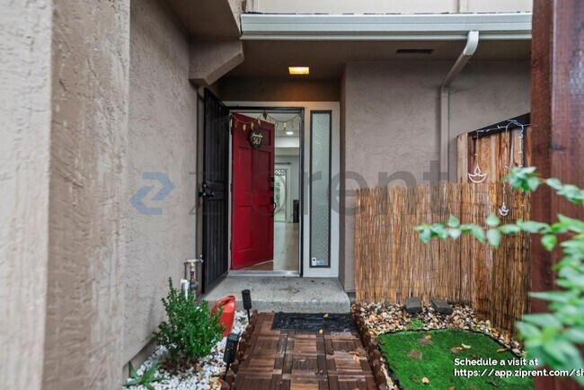 Foto del edificio - 567 Blue Jay Dr