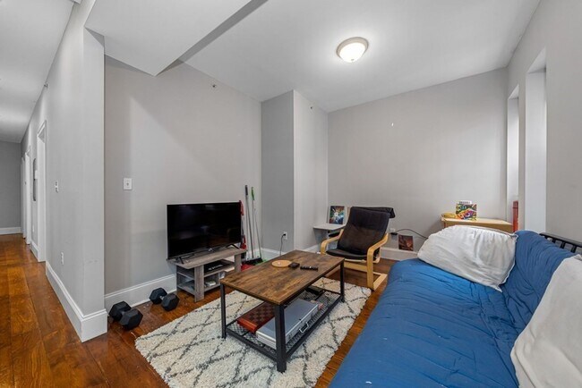 Foto del edificio - 4 BED 2 BATH MISSION HILL