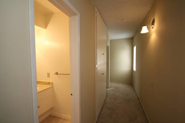 Building Photo - 550 E California Blvd
