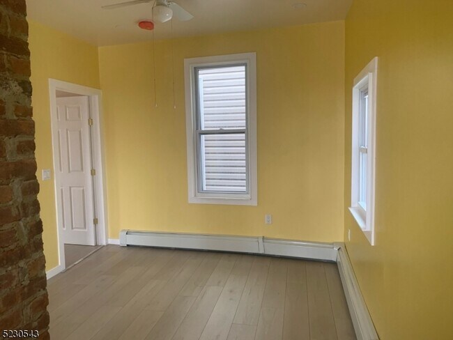 Building Photo - 149 Schuyler Ave
