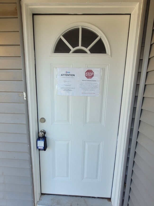 Foto del edificio - 3 bed 1 bath with 1 car garage!