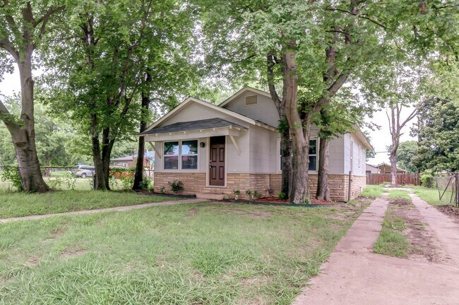 Building Photo - Full gut remodel! All new everything!! Come check it out.