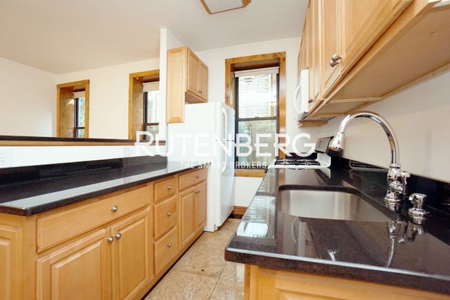 Building Photo - 530 2nd St