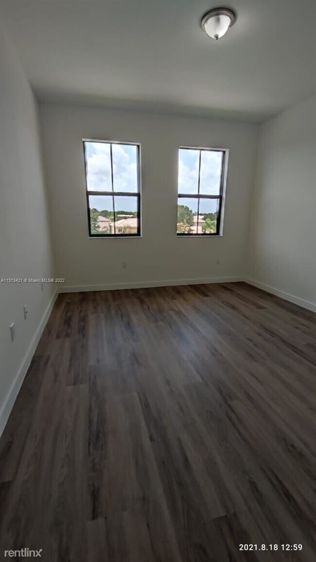 Foto del edificio - 2 br, 2.5 bath Condo - Century Park South ...