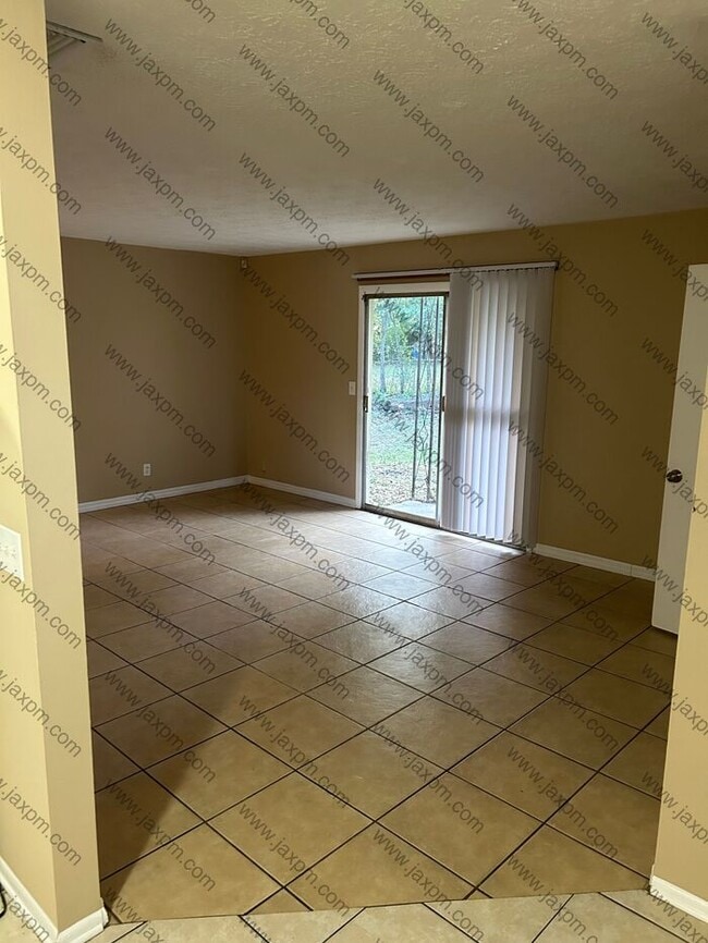 Building Photo - 3/2 Westside home with large yard