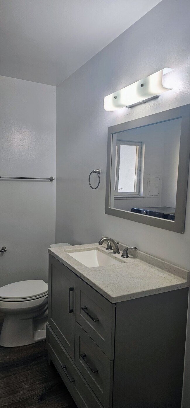 Building Photo - Walk to Downtown Santa Cruz - 5  Minutes t...