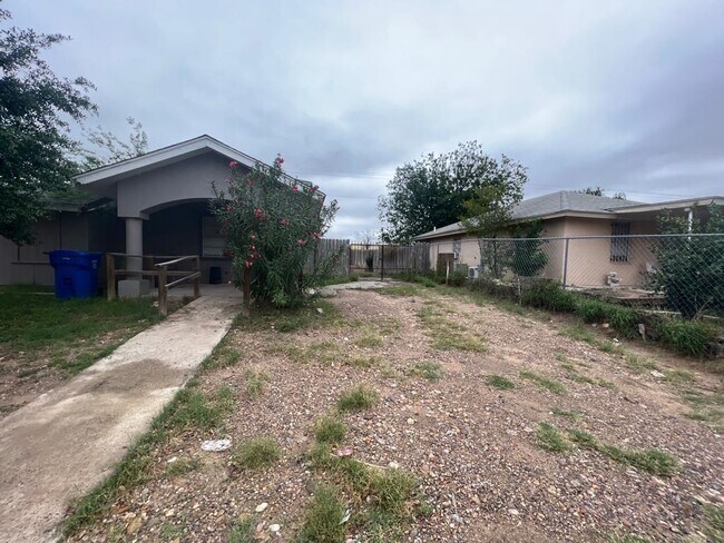 Building Photo - 136 Pamplona Loop