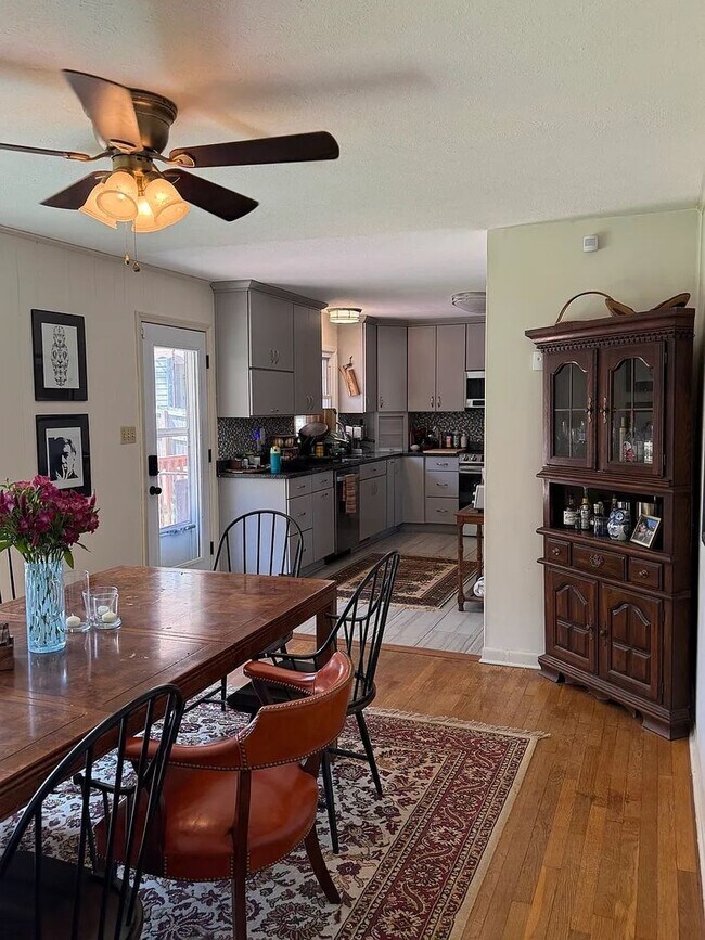 Foto del edificio - West Asheville Home with Private Fenced Yard & Spacious Layout
